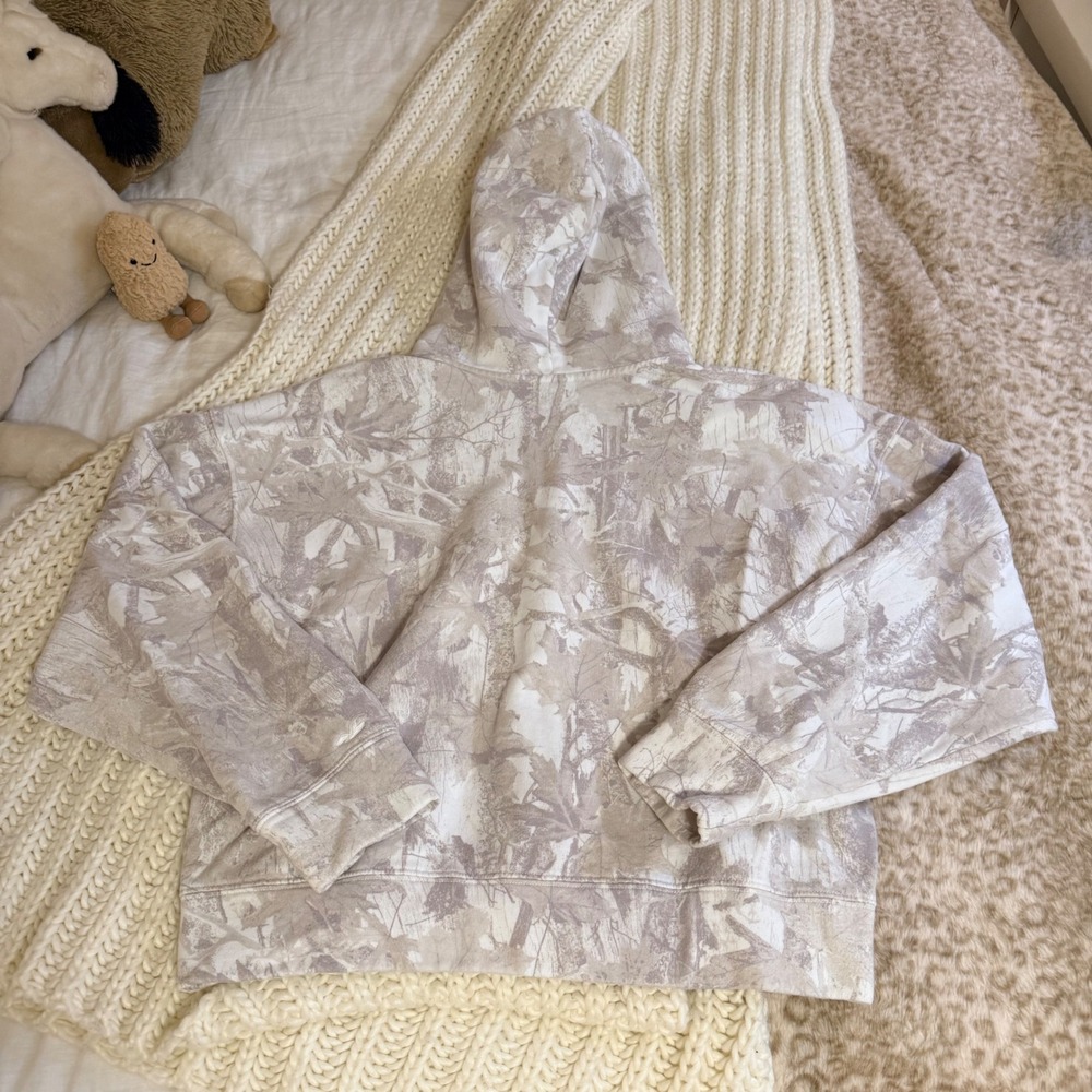 Hollister Womens Cropped Zip Up Hoodie Tan Cream Camo Leaf Print Fleece Small - Picture 3 of 5